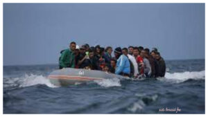 تم العثور على جثة وتم إنقاذ 24 من المشاة غير النظاميين بعد غرق قاربهم