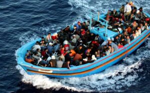 نجاة شابين إنقاذ أكثر من 200 مهاجر من الغرق غرق مركب "حرقة"