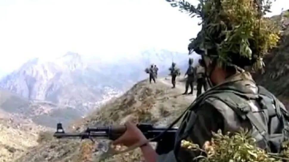 الجزائر – مكافحة الإرهاب: أعلنت وزارة الدفاع الوطني الجزائرية، اليوم الأربعاء 24 سبتمبر 2025، في بيان رسمي عن نجاح قوات الجيش الوطني الشعبي في القضاء على 6 إرهابيين واسترجاع أسلحتهم وذخائرهم في عملية نوعية بمنطقة ثليجان بولاية تبسة على الحدود مع تونس. تفاصيل العملية الوزارة أوضحت أنّ هذه العملية جرت ليلة 23 سبتمبر 2025، في سياق الجهود المستمرة التي تبذلها مفارز الجيش الوطني الشعبي في مكافحة الإرهاب وحماية الحدود الشرقية. الأسلحة المحجوزة تمّ خلال العملية استرجاع 6 مسدسات رشاشة من نوع كلاشنيكوف، وكميات معتبرة من الذخيرة وأغراض أخرى كانت بحوزة العناصر الإرهابية