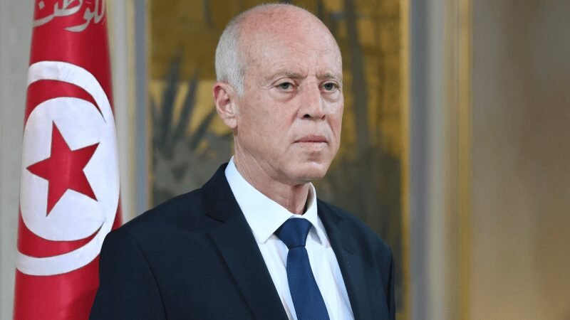 زيارة مفاجئة لقيس سعيد لحي الانطلاقة والمنيهلة