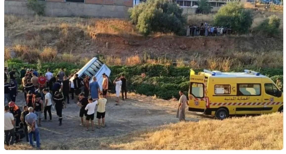 حادث مرور مميت بقسنطينة: 6 قتلى و17 جريحاً في انحراف حافلة